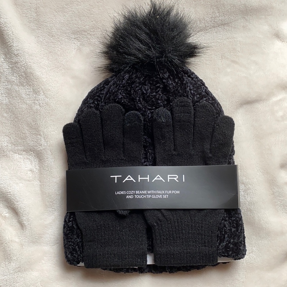 TAHARI cozy beanie and glove set